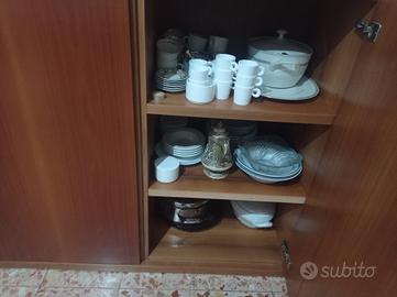 set di piatti e bicchieri 