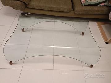 Tavolino in vetro curvato firmato – 110×62,5×37 –