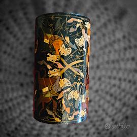 Scatola decorata probabilmente  un portagioie. 