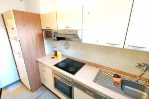 Stanza grande, luminosa in piacevole appartamento