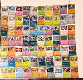 lotto composto da 70 carte Pokémon