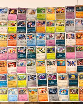 lotto composto da 70 carte Pokémon