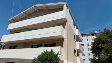 Viale Verona, trilocale ultimo piano con terrazzo