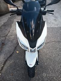 Scooter modello Aprilia sxr50