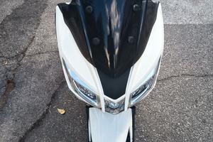 Scooter modello Aprilia sxr50
