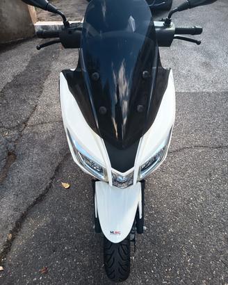 Scooter modello Aprilia sxr50
