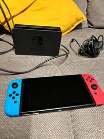 Nintendo Switch versione 1 con base dock
