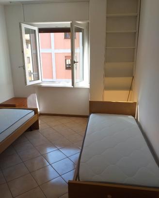 Stanza con uso cucina e bagno via Donsordo