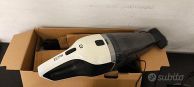 Piccolo aspirapolvere senza fili