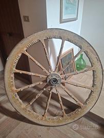 Ruota di carretto siciliano vintage