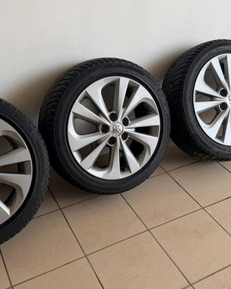 Cerchi toyota con gomme M+S Bridgestone 225/45/17