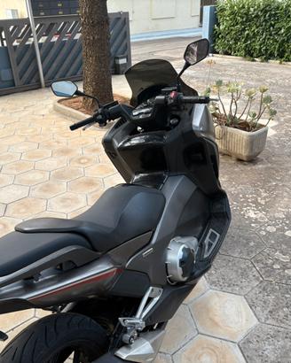 Honda integra 750 s