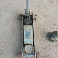 Cric idraulico a carrello