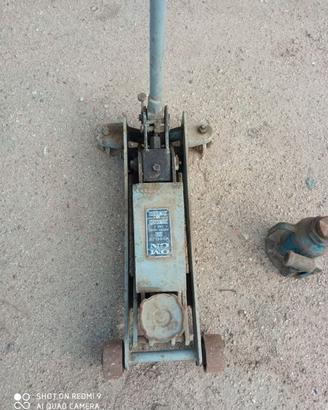 Cric idraulico a carrello