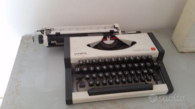 Macchina da scrivere portatile Olympia