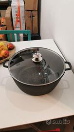 pentola antiaderente con coperchio