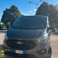 autovettura per trasporti di persone