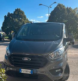 autovettura per trasporti di persone