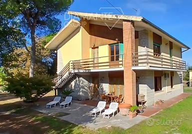 Casa indipendente su 2 livelli con giardino