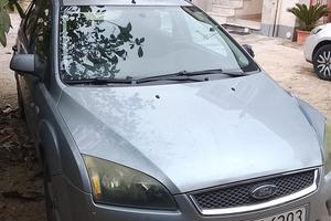 FORD FOCUS 2005 TARGA ESTERA