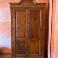 Armadio antico in stile lombardo
