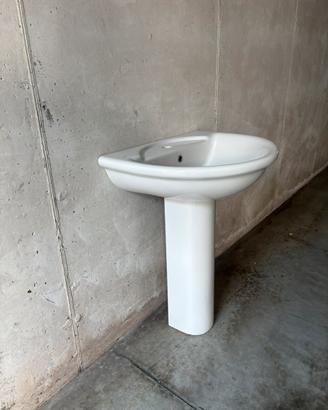 Lavabo con colonna