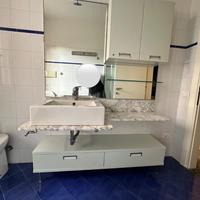 Mobile bagno utilizzato ma in buono stato