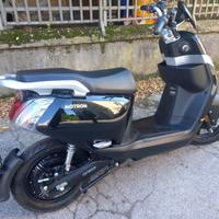 MOTRON WHIZZ SCOOTER ELETTRICO 50cc