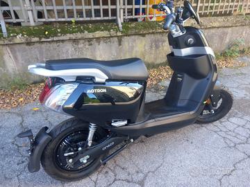 MOTRON WHIZZ SCOOTER ELETTRICO 50cc