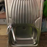 Lavabo in acciao Franke con miscelatore