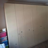 Armadio guardaroba beige a 7 ante