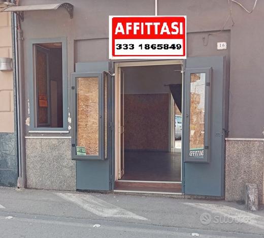 3 vetrine, Agibilità, APE, p. auto ris, 2 ingressi