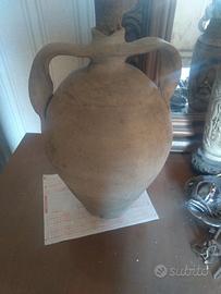antica anfora di terracotta 
