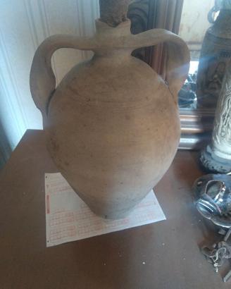 antica anfora di terracotta 