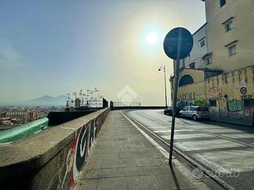 2 LOCALI A NAPOLI