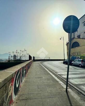 2 LOCALI A NAPOLI
