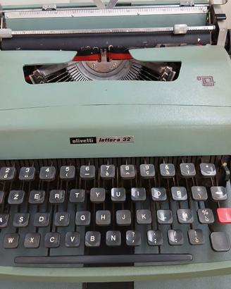 Macchina dattilo Olivetti lettera 35