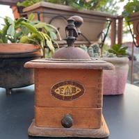 Antico macinino del caffè