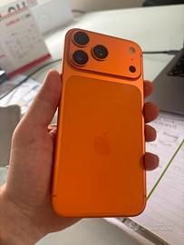 iPhone 14 Pro Max con scocca 17 Pro Max