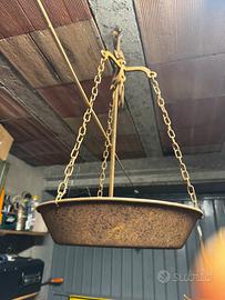 Vecchia bilancia in ferro