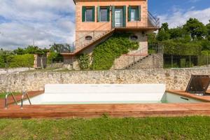Villa di 530 m² con più di 5 locali e box auto a R