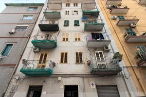 Bilocale via d' alo alfieri 60