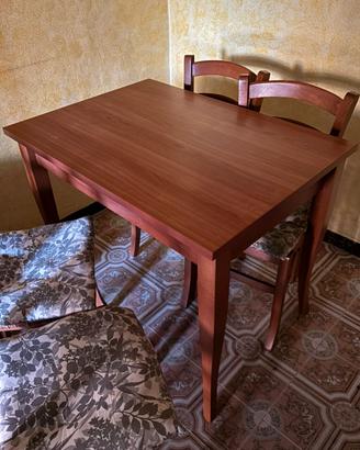 Tavolo allungabile con 4 sedie
