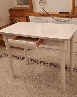 tavolo legno e formica