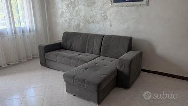 DIVANO ANGOLARE GRIGIO CON LETTO ESTRAIBILE