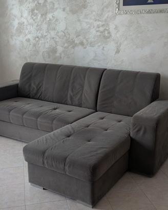 DIVANO ANGOLARE GRIGIO CON LETTO ESTRAIBILE