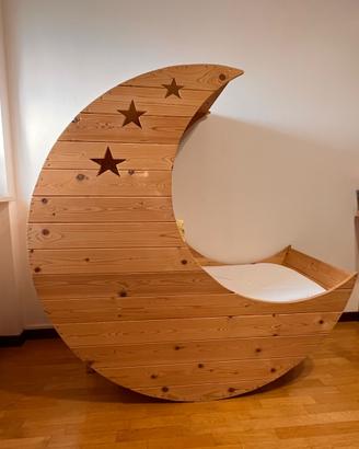 Culla artigianale a forma di Luna