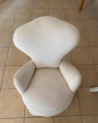 POLTRONA, 4 SEDIE E TAVOLO