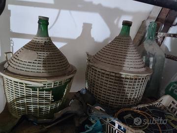 antiche damigiane in vetro