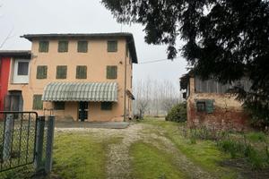 Mirano CASA COLONICA da ristrutturare e magazzini